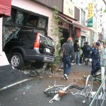 【画像】店に車が突っ込んだ画像検索するのが楽しい 【画像】店に車が突っ込んだ画像検索するのが楽しい