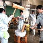 高校生「つきたてのお餅を高齢者の皆さんに」町内1人暮らしの高齢者宅200世帯に届けるwwwwww 高校生「つきたてのお餅を高齢者の皆さんに」町内1人暮らしの高齢者宅200世帯に届けるwwwwww