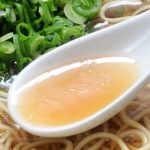 ワイ「はあラーメンうまかったなあ、水飲んで帰るか(ゴキュ)」 ワイ「はあラーメンうまかったなあ、水飲んで帰るか(ゴキュ)」