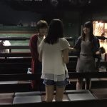 村山彩希と岡田奈々が公演終了後の16期生に指導する 村山彩希と岡田奈々が公演終了後の16期生に指導する