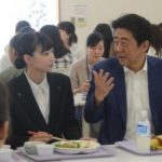 【悲報】安倍晋三さん、とんでもない組み合わせの食事をしてしまう (※画像あり) 【悲報】安倍晋三さん、とんでもない組み合わせの食事をしてしまう (※画像あり)