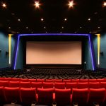 映画をわざわざ映画館で見るやつwwwww 映画をわざわざ映画館で見るやつwwwww