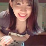 小嶋陽菜さん、生配信でめちゃめちゃ胸を見せてしまう 小嶋陽菜さん、生配信でめちゃめちゃ胸を見せてしまう