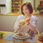 【動画】夫が働く間、妻は贅沢三昧!夫の夕食はカップラーメン・・・ウォータースタンドのCMに批判殺到wwwww 【動画】夫が働く間、妻は贅沢三昧!夫の夕食はカップラーメン・・・ウォータースタンドのCMに批判殺到wwwww