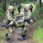 制服自衛官は飲食店にも入りにくい。ひっそり缶詰で昼食休憩する現実 制服自衛官は飲食店にも入りにくい。ひっそり缶詰で昼食休憩する現実