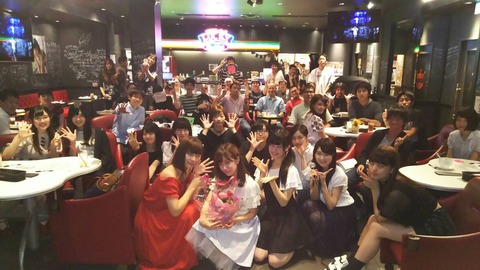 【速報】AKBカフェにサプライズで大物メンバーキタ━━━━(゚∀゚)━━━━!!