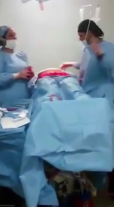 【動画】医師が外科手術中にダンスを踊り出す動画が流出ｗｗｗｗ