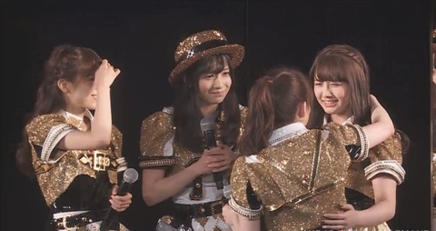 小笠原卒業発表後に大和田と泣きながら抱き合う・・・