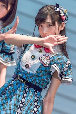 小栗有以さん柏木由紀さんのお友達明日花キララにロックオンされる