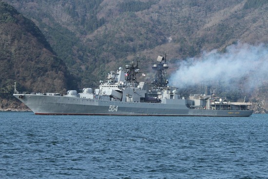 【画像】京都・舞鶴でロシア海軍の駆逐艦「アドミラル・トリブツ」が一般公開！