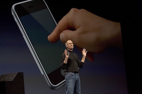 ジョブズ「iPhoneに戻るボタンは必要やと思うよ」デザイナー「は？そんなもんいらへんやろ」