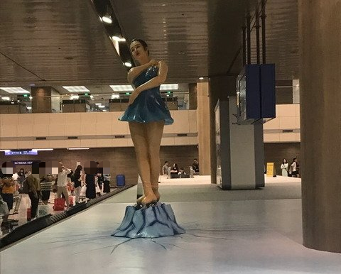 【画像】韓国の国際空港にあるキム・ヨナのフィギュアスケート像、クオリティが低すぎるwwwwwww