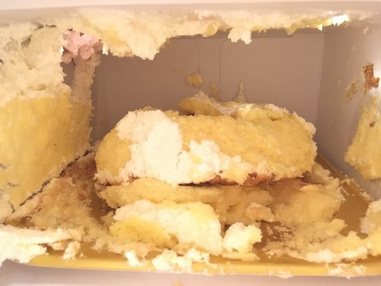 【画像】Twitter女「クロネコヤマトのクール便ほんとにひどくて泣いてる」←そもそも生ケーキは利用規約に違反してるんだがｗｗｗｗｗｗ
