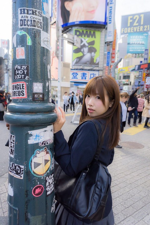 渋谷で学校をサボった可愛い女子高生が撮られる （※画像あり）