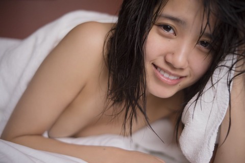 【AKB48】「Ｎｏ．1美貌」加藤玲奈、セクシーすぎる寝起きすっぴんショット公開「色気すごい…」「裸？」