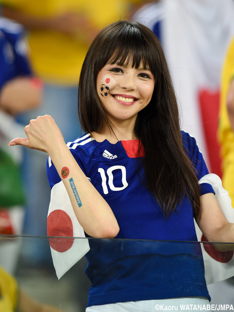【画像】日本サポ女さんが可愛すぎると海外メディアで話題に