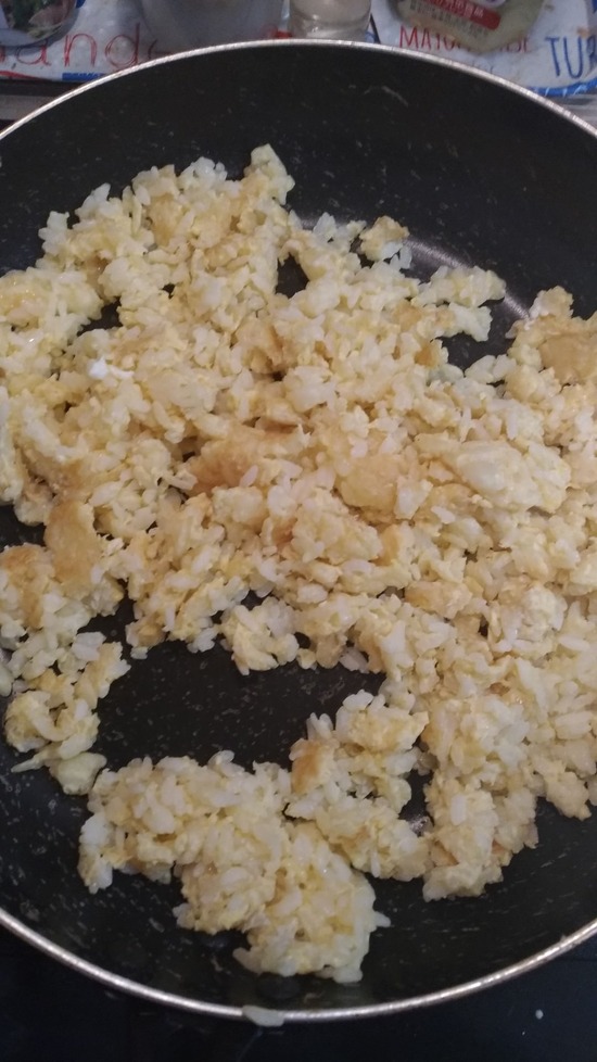 【画像】お前ら「チャーハンは卵かけご飯を作ってから炒めろ」