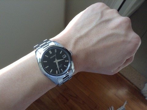 【画像】この腕時計ならどっちがいいと思う？