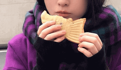 【画像】橋本環奈、たい焼きを食べる姿にファン悶絶「可愛すぎて心臓に悪い」「破壊力半端ねぇ」