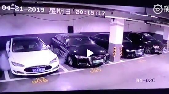 【画像】中国製のテスラ「Model S」、爆発ｗｗｗｗｗｗｗｗ